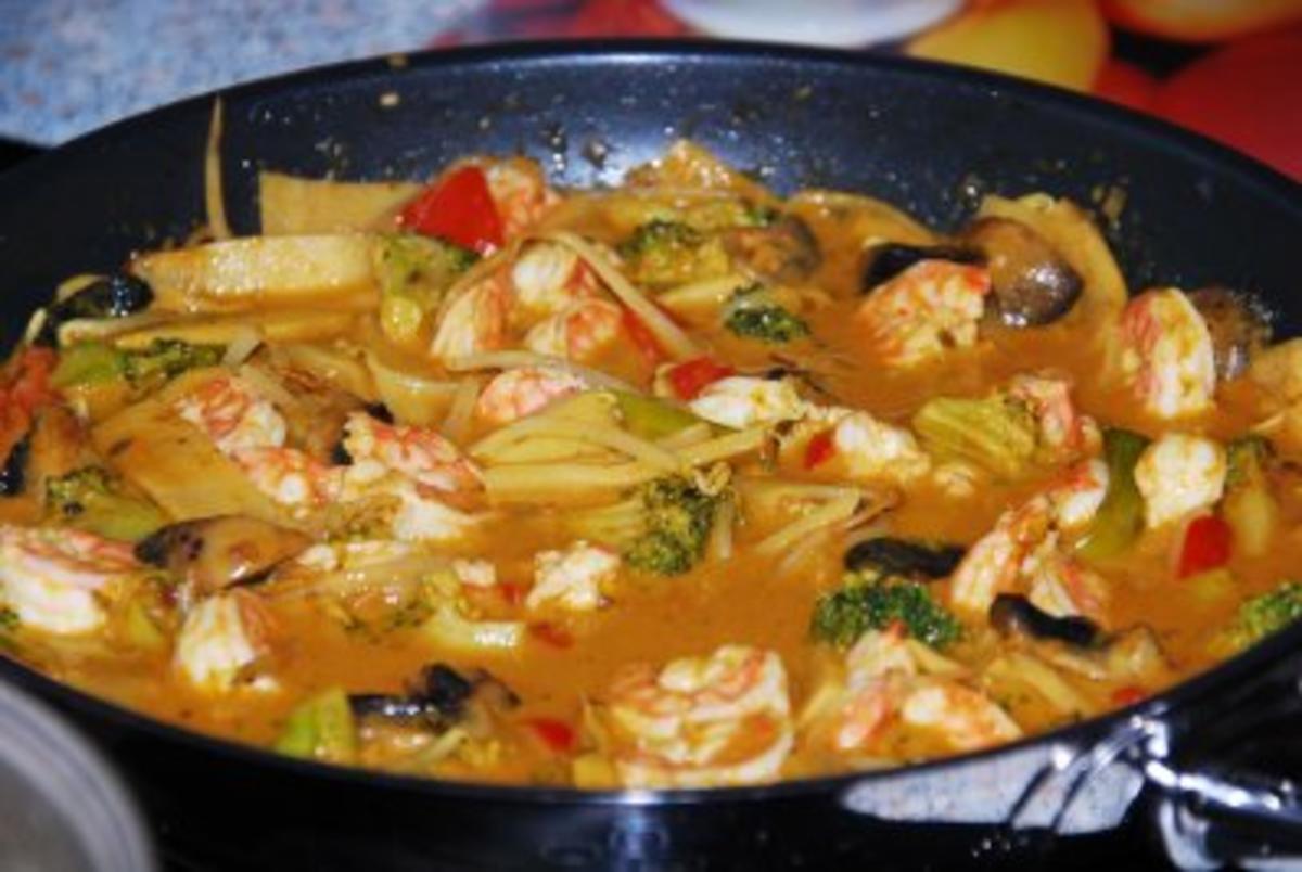 Gaeng Ped Gung - Rotes Thai-Curry mit Garnelen - Rezept - Bild Nr. 8