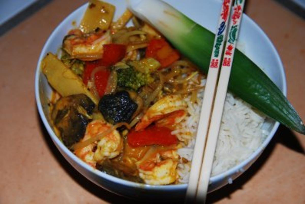 Gaeng Ped Gung - Rotes Thai-Curry mit Garnelen - Rezept