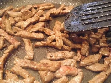 Fleisch: Boeuf Stroganoff auf Butternudeln - Rezept - Bild Nr. 5