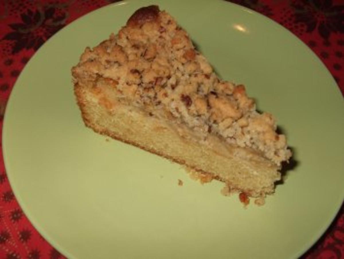 Bilder für Rührkuchen mit Apfel Nuss Marzipanhaube - Rezept