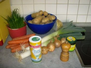 Rezept: Kartoffelsuppe ala Moni Bild Nr. 2 Kartoffelsuppe ala Moni - Rezept - Bild Nr. 2