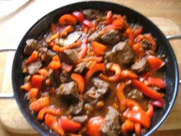 Wildgulasch mit Paprika ..und - Rezept - Bild Nr. 2