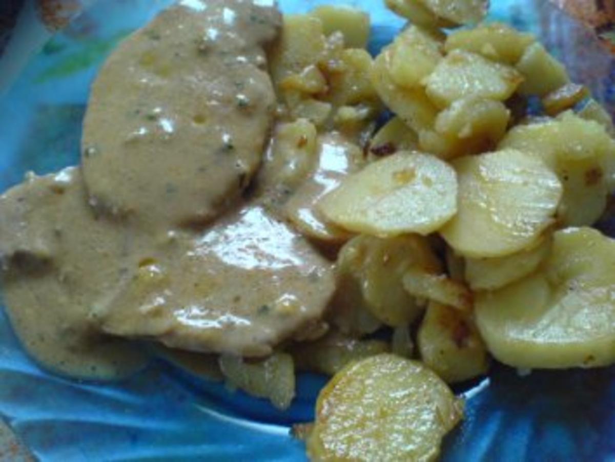 Bratkartoffeln mit Schnitzel in Sahnesoße - Rezept - Bild Nr. 3
