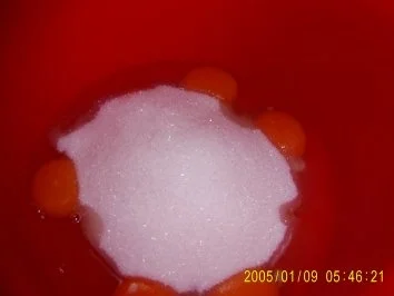 Rezept: Biskuitrolle mit Aprikosenmarmelade Bilder on Bild Nr. 3 Biskuitrolle mit Aprikosenmarmelade Bilder on - Rezept - Bild Nr. 3