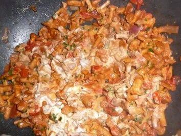 Pizzarollo mit Pfifferlingen gefüllt - Rezept - Bild Nr. 7