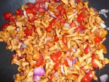 Pizzarollo mit Pfifferlingen gefüllt - Rezept - Bild Nr. 8