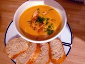 Möhren Chilli Rahm Suppe mit gebratenen Riesengarnelen oder (Räucher) Lachsstreifen - Rezept