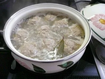 Rezept: Hackfleisch : Hackbällchen in Kapernsoße Bild Nr. 2 Hackfleisch : Hackbällchen in Kapernsoße - Rezept - Bild Nr. 2