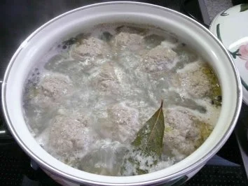 Rezept: Hackfleisch : Hackbällchen in Kapernsoße Bild Nr. 3 Hackfleisch : Hackbällchen in Kapernsoße - Rezept - Bild Nr. 3