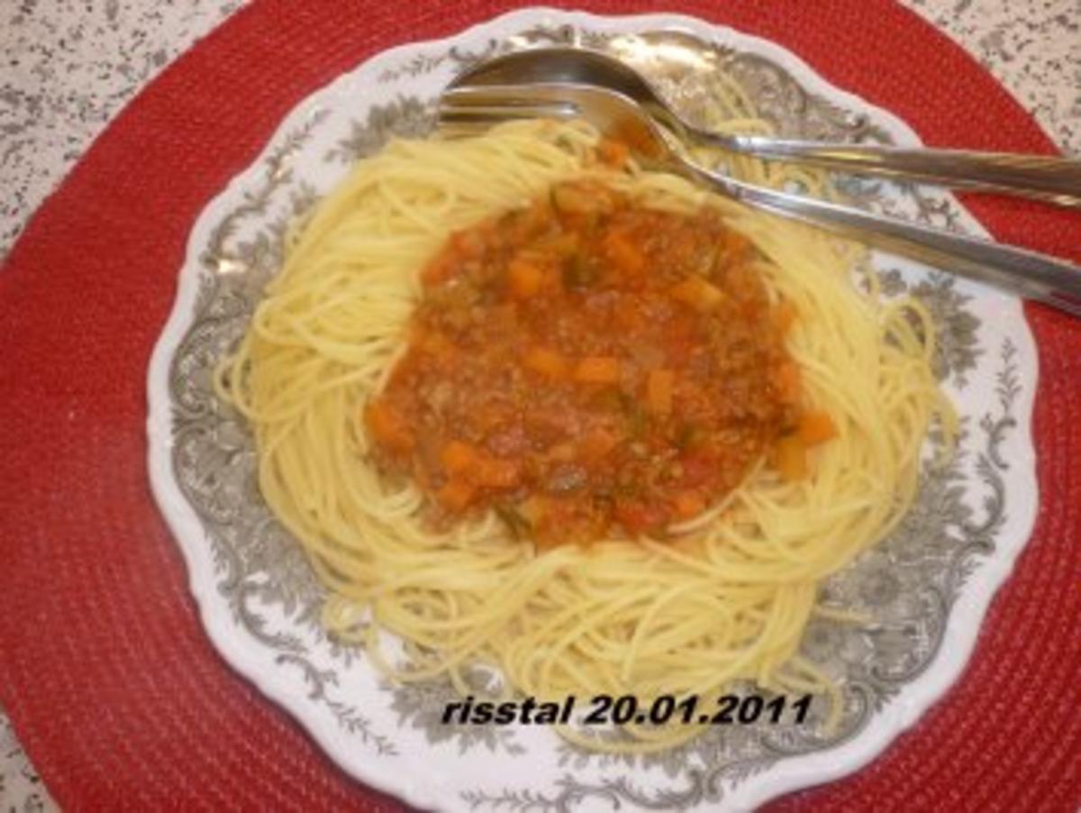 Spaghetti mit pikanter Tomaten - Gemüsesoße - Rezept
