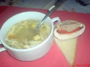 Rezept: Hรผhnersuppe mit zartem Hรผhnerfleisch Hรผhnersuppe mit zartem Hรผhnerfleisch - Rezept