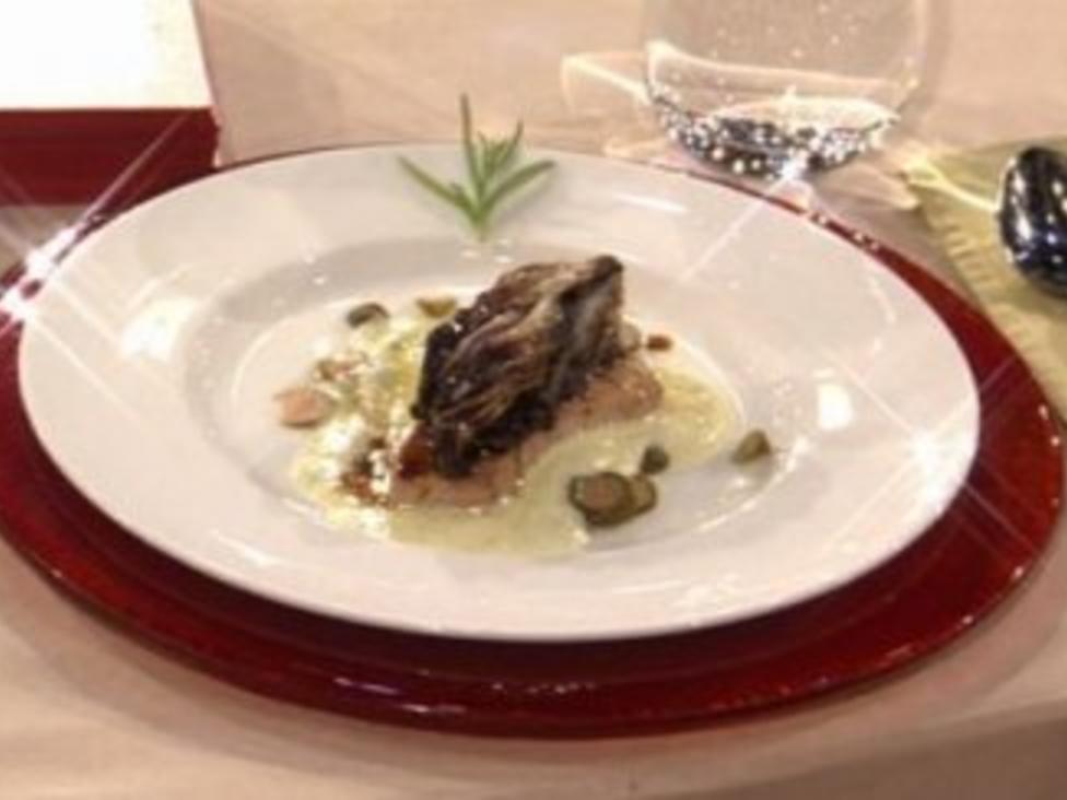 Schwertfisch mit Zitronen Kapern Soße und geschmortem Radicchio Rhea ... Schwertfisch mit Zitronen Kapern Soße und geschmortem Radicchio Rhea ...