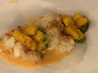 Rezept: Gebratene Languste mit Orangen-Hollandaise und Thai-Mango-Salat (Bärbel Schäfer) Gebratene Languste mit Orangen-Hollandaise und Thai-Mango-Salat (Bärbel Schäfer) - Rezept