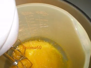 Weisses Schokoladeneis auf Erdbeerspiegel mit schwarzem Pfeffer - Rezept - Bild Nr. 5