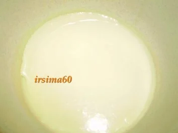 Weisses Schokoladeneis auf Erdbeerspiegel mit schwarzem Pfeffer - Rezept - Bild Nr. 4