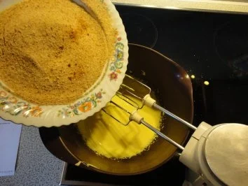 Eis: Amaretti - Rosen - Parfait mit Portweinäpfeln - Rezept - Bild Nr. 3