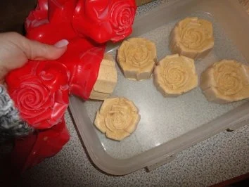 Eis: Amaretti - Rosen - Parfait mit Portweinäpfeln - Rezept - Bild Nr. 7