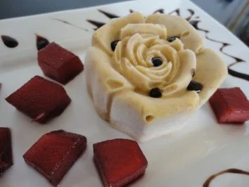 Eis: Amaretti - Rosen - Parfait mit Portweinäpfeln - Rezept