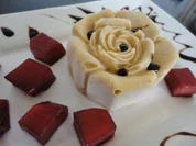 Eis: Amaretti - Rosen - Parfait mit Portweinäpfeln - Rezept