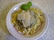 Basilikum-Pinienkern-Pesto - Rezept