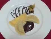 Süße Maultäschle auf einem Fruchtspiegel - Rezept