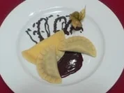 Süße Maultäschle auf einem Fruchtspiegel - Rezept