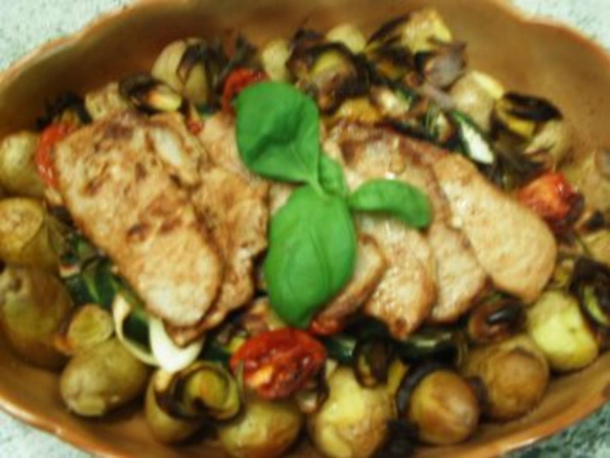 Gemüse und Kartoffeln aus den Ofen - Rezept