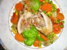 Mediterane Schweineröllchen auf Pfannengemüse - Rezept