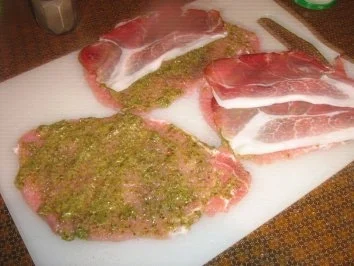 Rezept: Mediterane Schweineröllchen auf Pfannengemüse Bild Nr. 2 Mediterane Schweineröllchen auf Pfannengemüse - Rezept - Bild Nr. 2