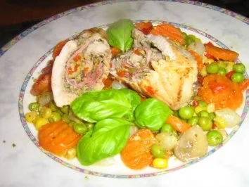 Rezept: Mediterane Schweineröllchen auf Pfannengemüse Mediterane Schweineröllchen auf Pfannengemüse - Rezept