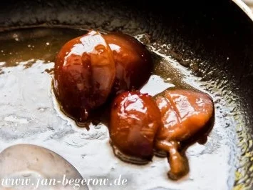 Lavendelcreme mit karamelliesierten Pflaumen - Rezept - Bild Nr. 5