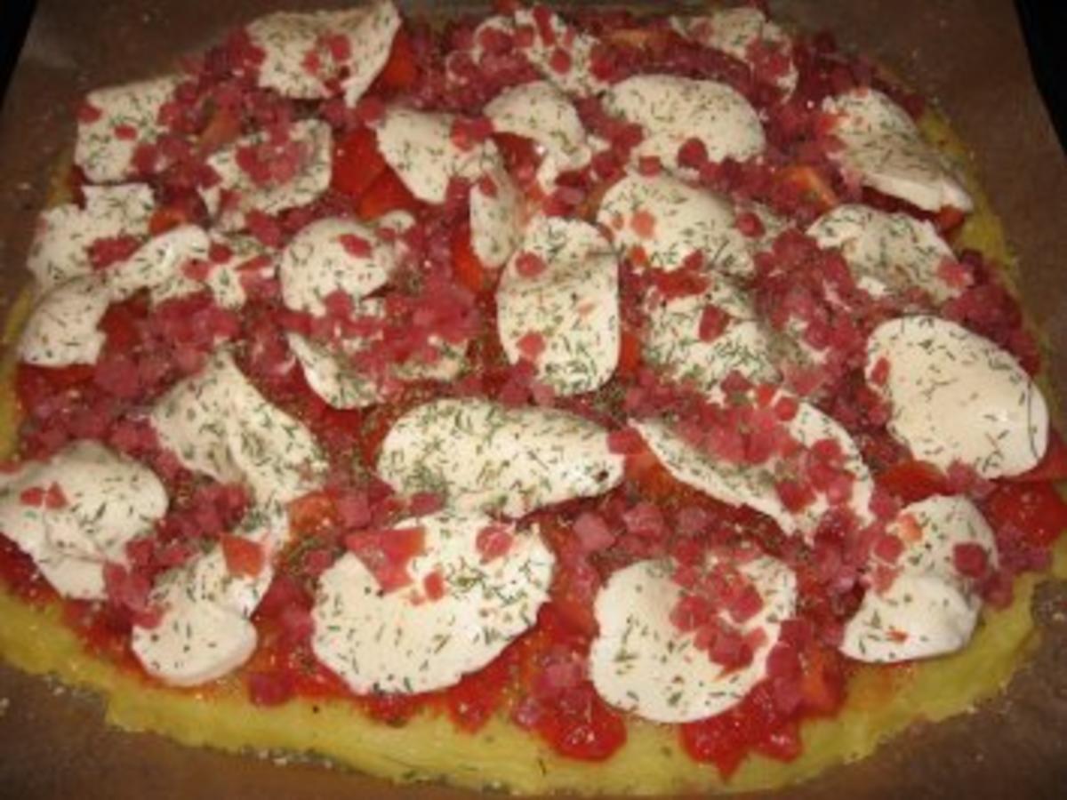 Kartoffelpizza mit Speck und Mozzarella - Rezept - kochbar.de