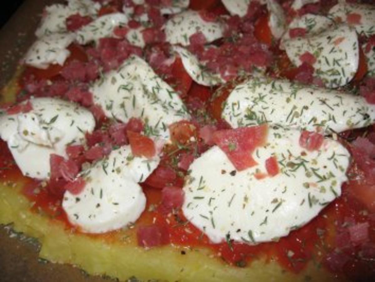 Kartoffelpizza mit Speck und Mozzarella - Rezept - Bild Nr. 2
