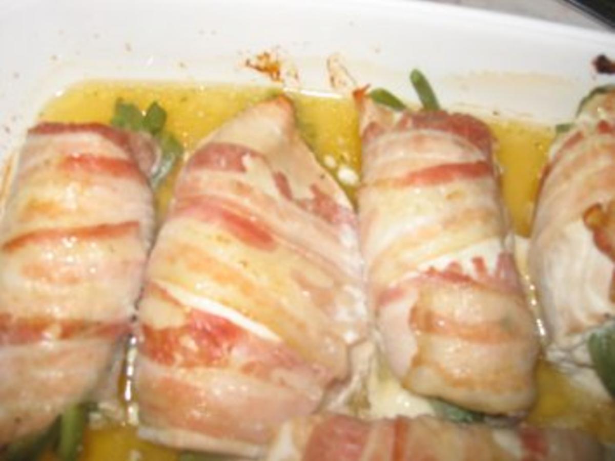 Gefüllte Putenröllchen mit geschmorten Tomaten - Rezept - kochbar.de