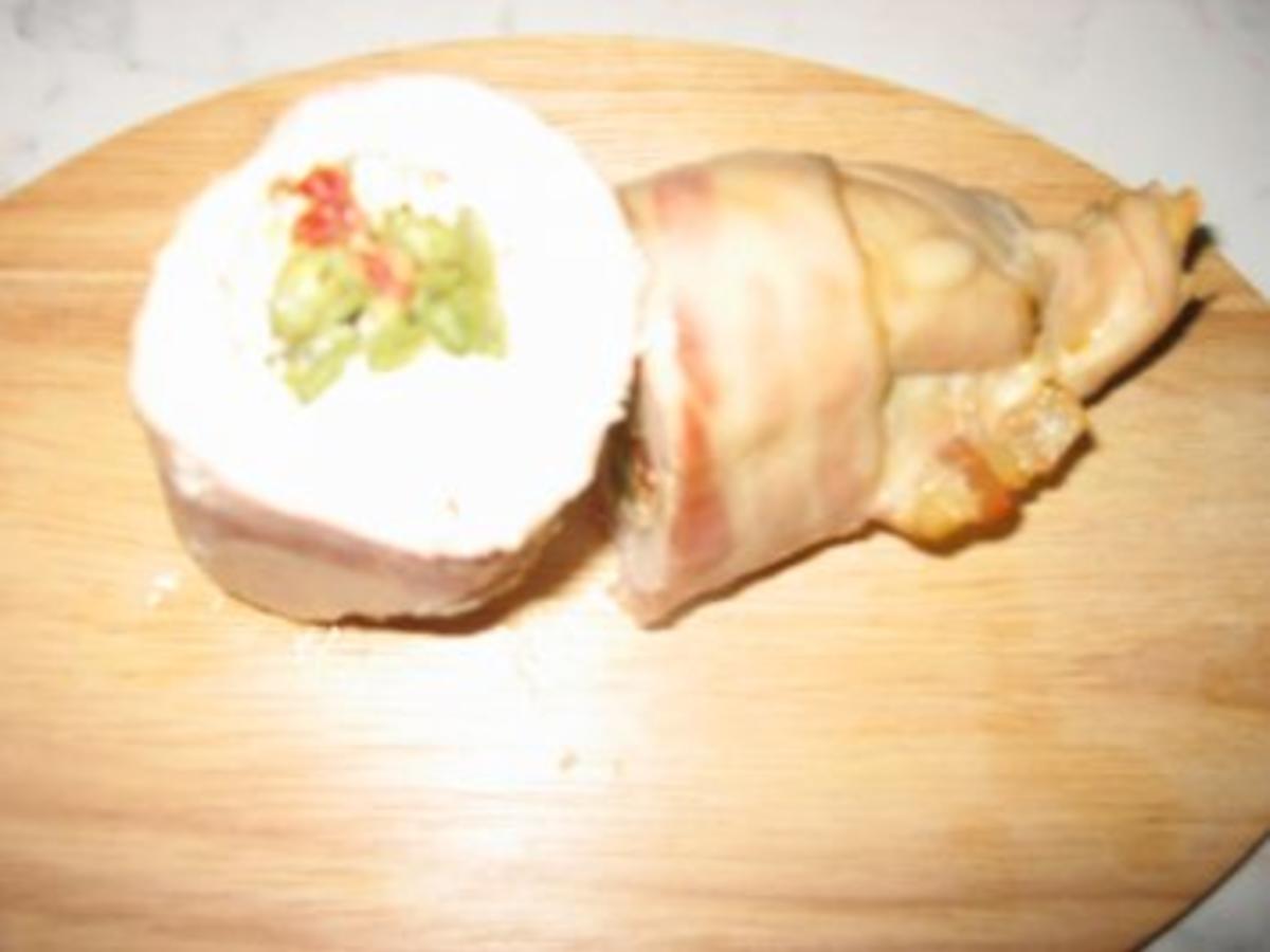 Gefüllte Putenröllchen mit geschmorten Tomaten - Rezept - kochbar.de
