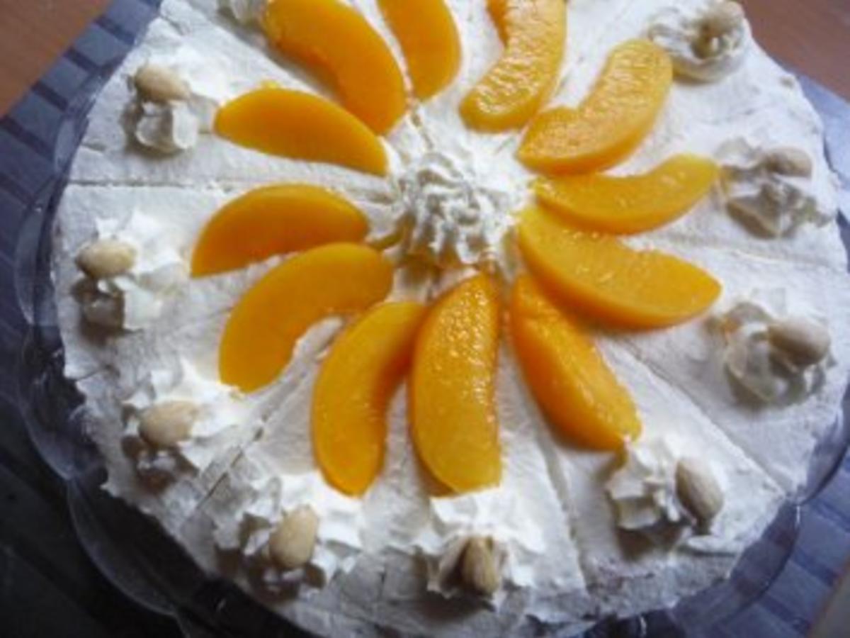Pfirsichtorte mit Baiserboden - 189 kcal/100g