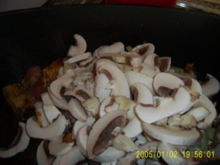 Gulasch mit frischen Champignons - Rezept - kochbar.de