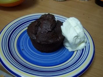 Rezept: Warmes Schokoküchlein mit flüssigen Kern Warmes Schokoküchlein mit flüssigen Kern - Rezept