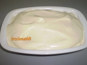 Weißes Schoko - Mousse mit Amaretto und Amarenakirschen - Rezept - Bild Nr. 2