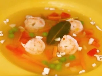 Rezept: Feine Gemüsesuppe mit Garnelen und Gemüseeinlage Bild Nr. 3 Feine Gemüsesuppe mit Garnelen und Gemüseeinlage - Rezept - Bild Nr. 3
