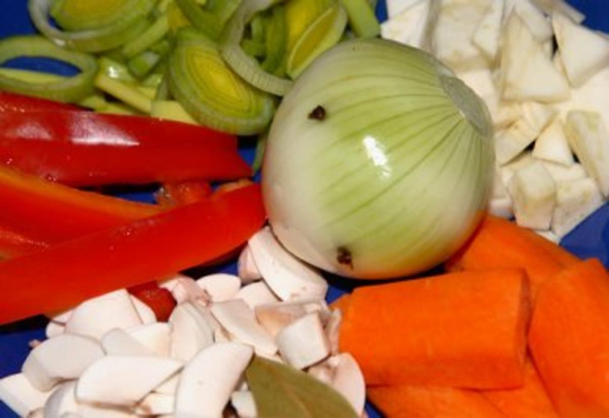 Feine Gemüsesuppe mit Garnelen und Gemüseeinlage - Rezept - Bild Nr. 2