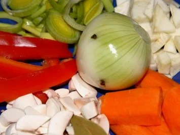 Rezept: Feine Gemüsesuppe mit Garnelen und Gemüseeinlage Bild Nr. 2 Feine Gemüsesuppe mit Garnelen und Gemüseeinlage - Rezept - Bild Nr. 2