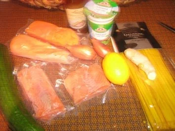 Lachsfilet auf zitronigem Gurkengemüse an Taglioline al Limone - Rezept - Bild Nr. 2