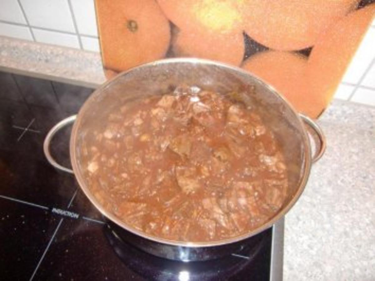 Rindergulasch mit Pilze und Paprika - Rezept - kochbar.de