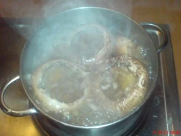 Rezept: Champignons und Zucchini gefüllt überbacken Bild Nr. 3 Champignons und Zucchini gefüllt überbacken - Rezept - Bild Nr. 3