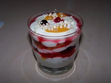 Schichtcreme mit Früchten - Rezept
