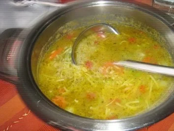 Rezept: Reis-Nudelsüppchen mit Gemüseeinlage Bild Nr. 2 Reis-Nudelsüppchen mit Gemüseeinlage - Rezept - Bild Nr. 2