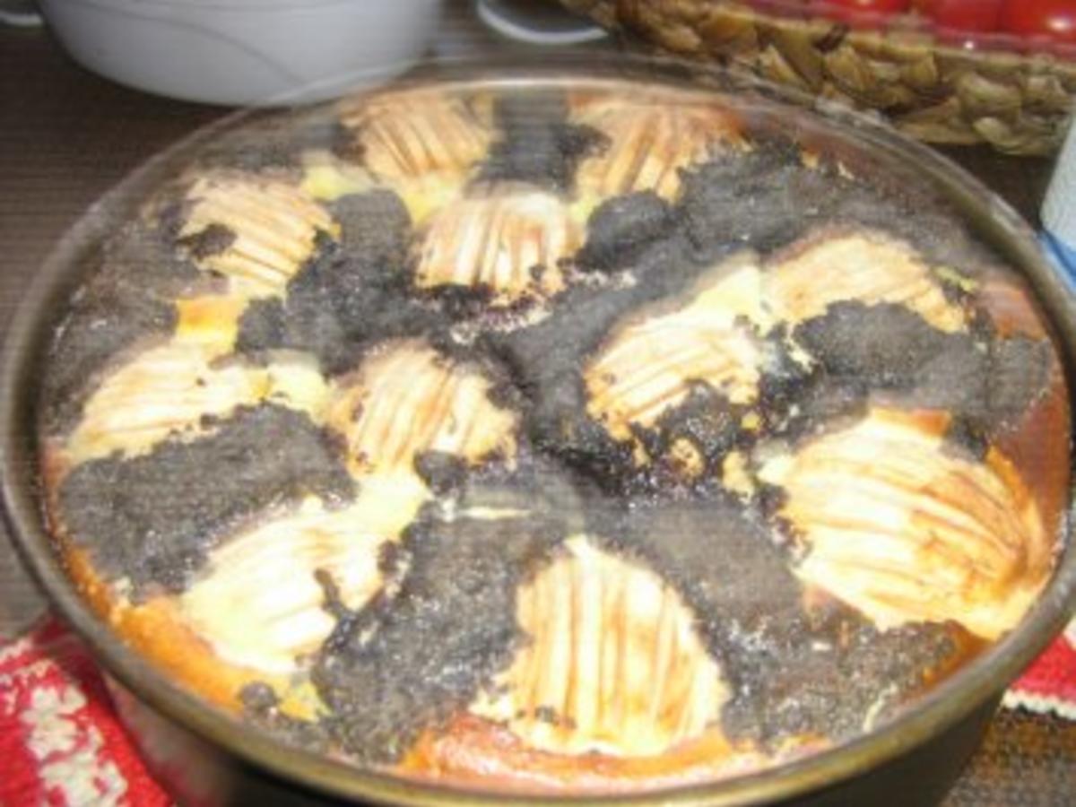 Käsekuchen mit Apfel und Mohn - einfach - 166 kcal/100g