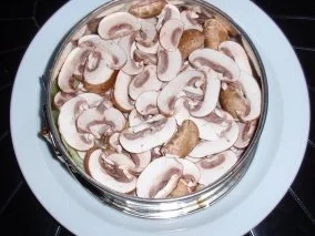 Feine Salat-Torte mit einem Joghurt-Senf-Kräuter-Dressing - Rezept - Bild Nr. 4