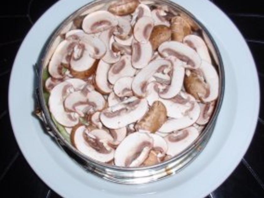 Feine Salat Torte mit einem Joghurt Senf Kräuter Dressing - einfach ...